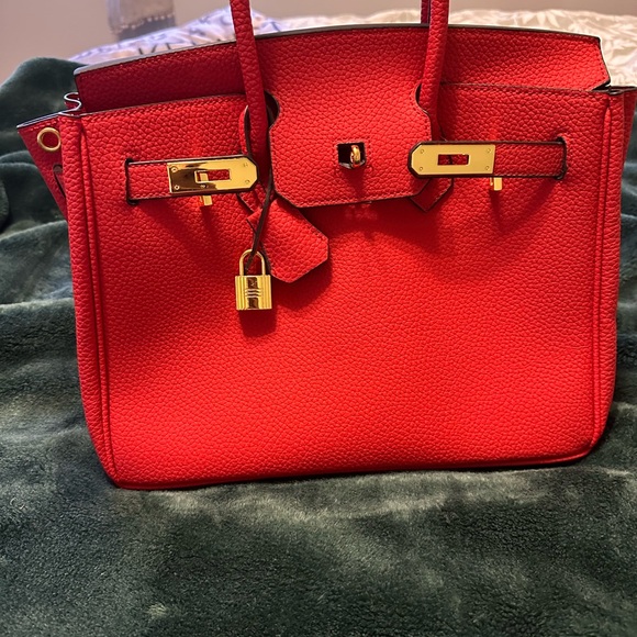 Elegant Red Leather Handbag - Picture 2 of 5